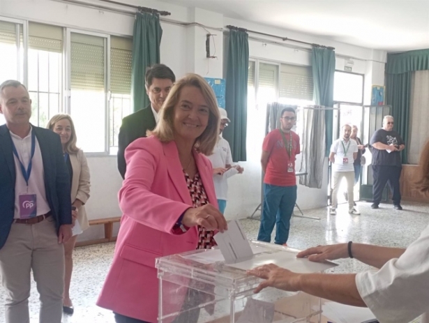 Luisa García Chamorro vota este domingo (PP) Luisa García Chamorro vota este domingo (PP)