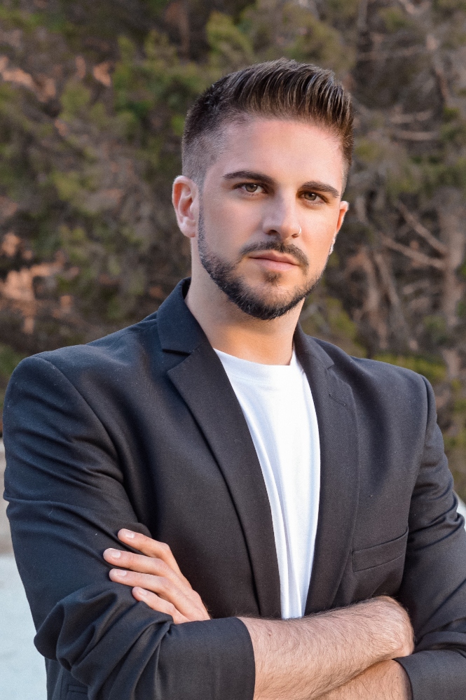 El artista granadino, Iván Centenillo (LA OFICINA DE LOS DESEOS)