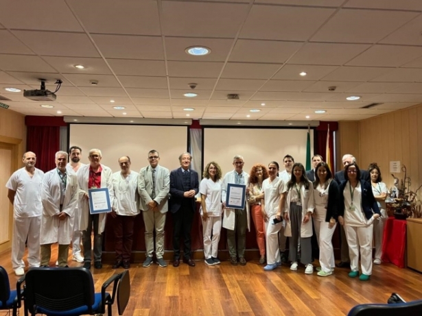 Entrega de la certificación en el Hospital de Baza (JUNTA)