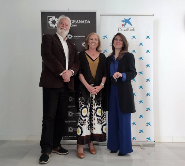 El director del Festival Internacional de Música y Danza de Granada, Antonio Moral; la presidenta de CajaGranada Fundación, María Elena Martín-Vivaldi; y la directora de Banca de Instituciones de CaixaBank en Andalucía, María Rosa Márquez (CAJAGRANADA FU