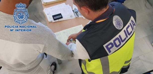 Agente de la Policía Nacional (POLICÍA NACIONAL) Agente de la Policía Nacional (POLICÍA NACIONAL)