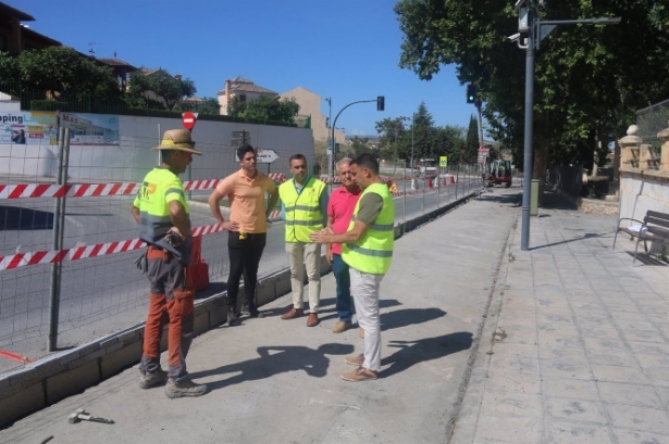 Francisco Rodríguez, tercero por la izquierda en la imagen, en una visita como alcalde en funciones de Alhendín (AYUNTAMIENTO) Francisco Rodríguez, tercero por la izquierda en la imagen, en una visita como alcalde en funciones de Alhendín (AYUNTAMIENTO)