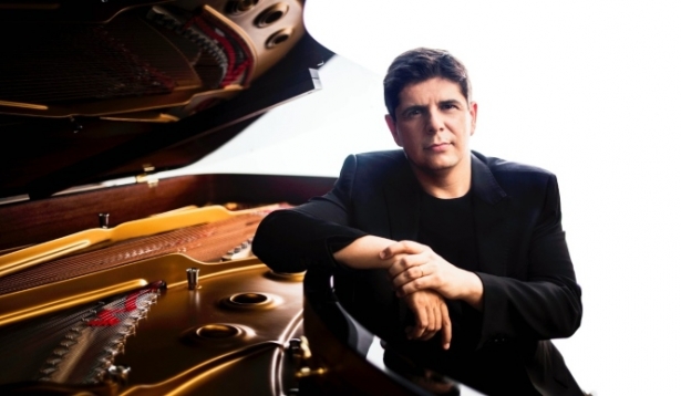 Javier Perianes (IGOR STUDIO) Javier Perianes (IGOR STUDIO)