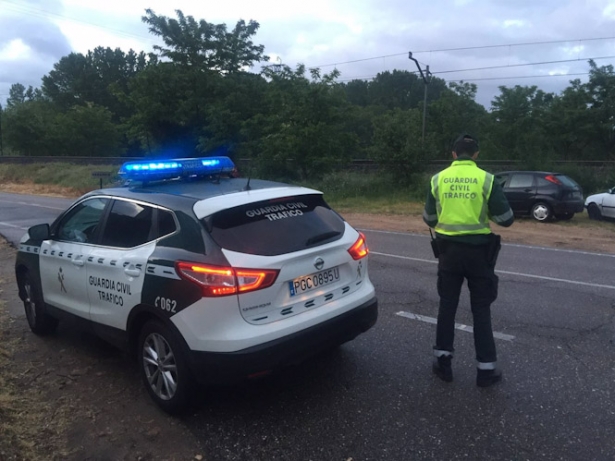 Imagen de un vehículo de la Gaurdia Civil en un control de Tráfico. Archivo (GUARDIA CIVIL) Imagen de un vehículo de la Gaurdia Civil en un control de Tráfico. Archivo (GUARDIA CIVIL)