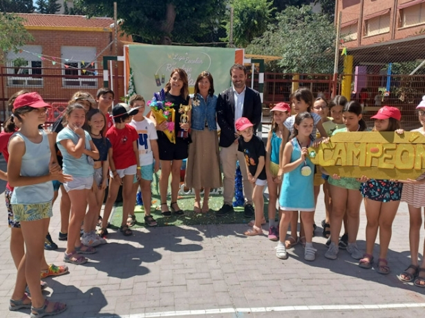 Foto de familia con los ganadores (AYTO. GRANADA)