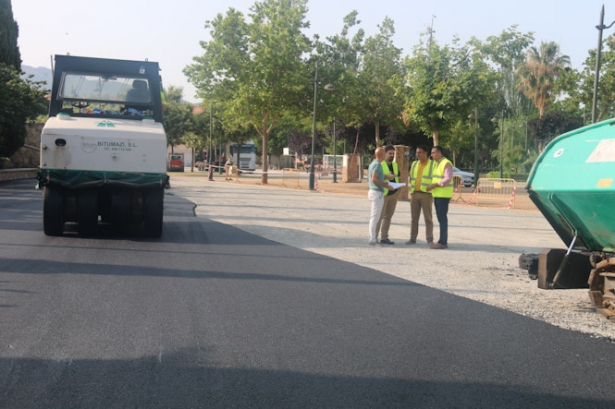 Imagen de la visita a las obras del párking (AYTO. ALHENDÍN)