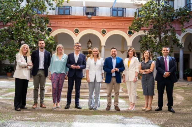 Marifrán Carazo con los presidentes de distrito (AYUNTAMIENTO GRANADA) 