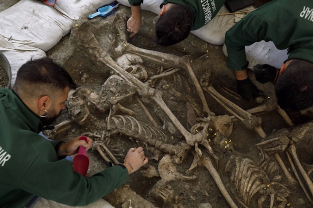Exhumación de una fosa común en el barranco de Víznar (ÁLEX CÁMARA - EUROPA PRESS) Exhumación de una fosa común en el barranco de Víznar (ÁLEX CÁMARA - EUROPA PRESS)