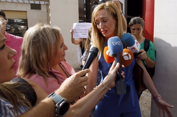 La ex alcaldesa de Maracena, Berta Linares, llega a los juzgados de la Caleta por el caso del secuestro (ÁLEX CÁMARA-EUROPA PRESS)