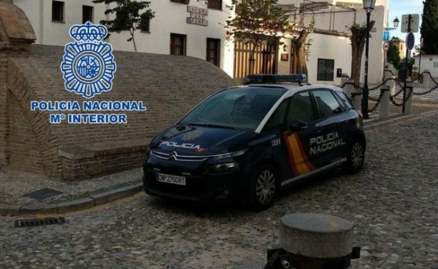 Coche de Policia en el Albaicín (POLICIA NACIONAL) Coche de Policia en el Albaicín (POLICIA NACIONAL)