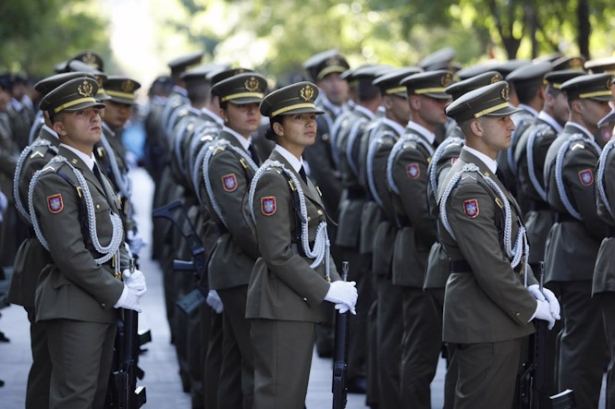 Desfile del Día de las Fuerzas Armadas presidido por los Reyes en Granada (EUROPA PRESS)