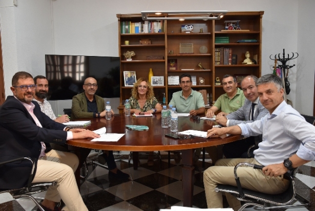 Imagen de la reunión (AYTO. ALBOLOTE)