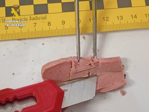 Salchicha con afileres (GUARDIA CIVIL) Salchicha con afileres (GUARDIA CIVIL)