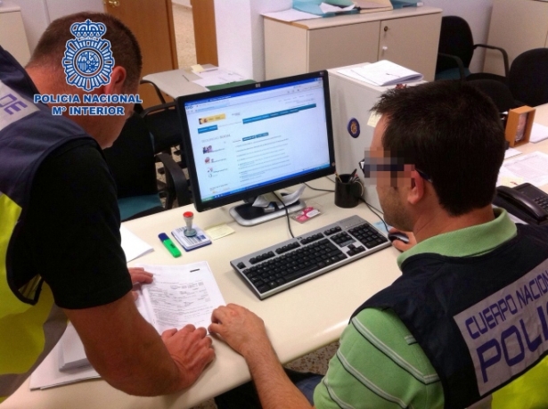 Agentes de la Policía Nacional (POLICÍA NACIONAL) Agentes de la Policía Nacional (POLICÍA NACIONAL)