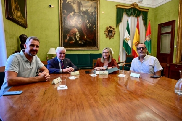 Imagen de la reunión (AYTO. GRANADA)