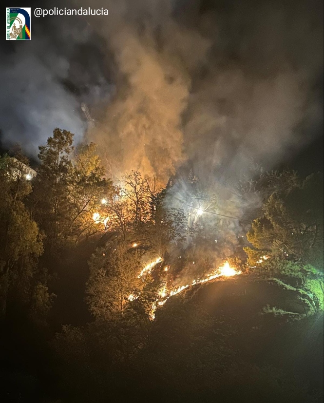 Incendio en el Sacromonte (POLICÍA ANDALUCÍA) 