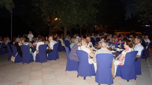 Cena de mayores (AYTO. CENES)
