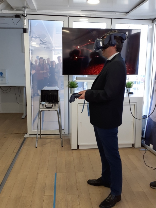 El delegado de Empleo en una sesión de realidad virtual sobre riesgos laborales (JUNTA) El delegado de Empleo en una sesión de realidad virtual sobre riesgos laborales (JUNTA)
