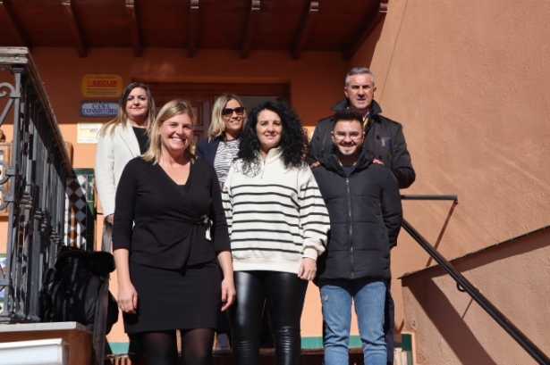 Elena Duque (centro) en su etapa de alcaldesa de Huétor Vega (JUNTA) 