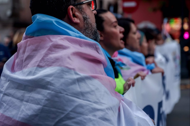Varias personas marchan en una manifestación por la Ley Trans (RICARDO RUBIO - EUROPA PRESS) 
