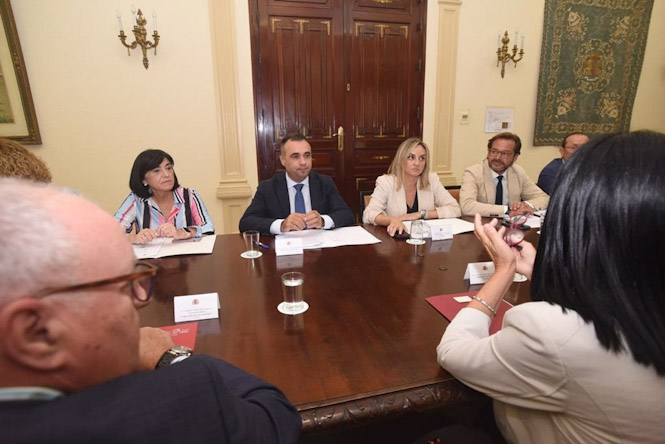 Mesa del Aeropuerto, en la Subdelegación del Gobierno de Granada (DIPUTACIÓN)