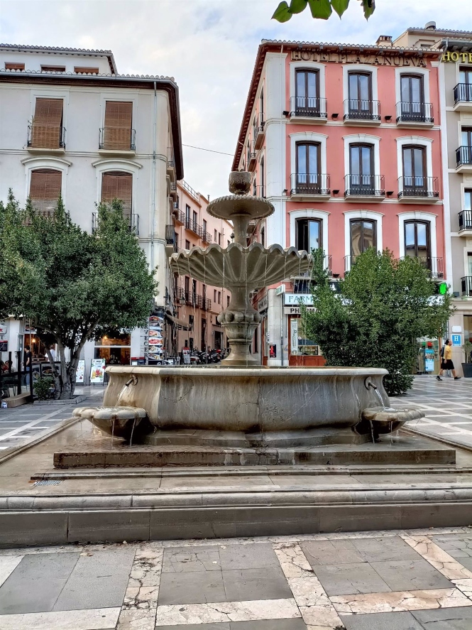 Fuente de Plaza Nueva (EUROPA PRESS)