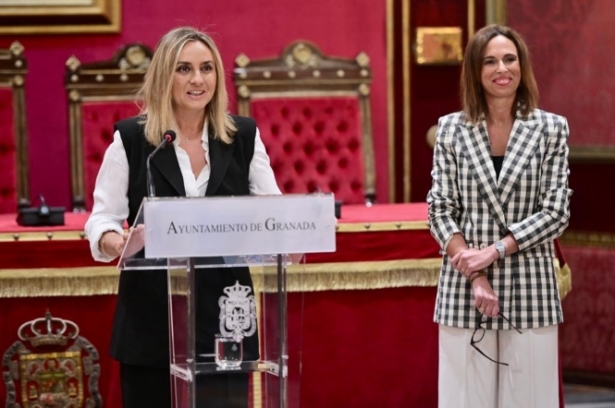 Marifrán Carazo junto a a la Consejera de Fomento, Rocío Díaz (AYTO. GRANADA)