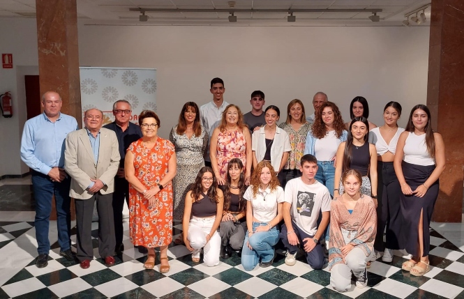 Foto de familia con los galardonados (FUNDACIÓN FRANCISCO CARVAJAL)