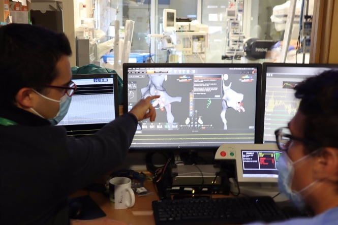 Cardiólogos analizan imágenes. (JUNTA DE ANDALUCÍA)