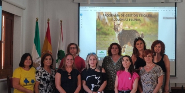 Imagen de la reunión con la asociación de colonias felinas (AYTO. ALBOLOTE)