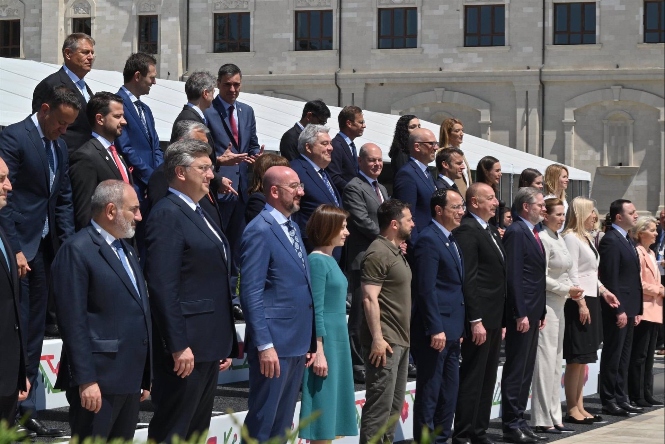Foto de familia de la cumbre de la Comunidad Política Europea, en Moldavia. (COMUNIDAD POLÍTICA EUROPEA) 