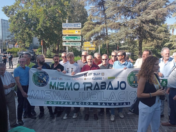 Concentración de la plataforma por una jubilación digna y la plena equiparación salarial de policías y guardias civiles (AUGC)
