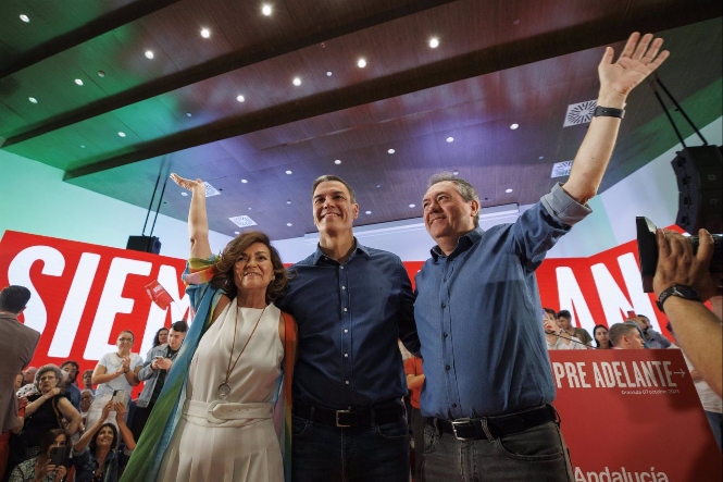 El secretario general del PSOE y presidente del Gobierno en funciones, Pedro Sánchez, participa en un acto en Granada (ÁLEX CÁMARA-EUROPA PRESS) 