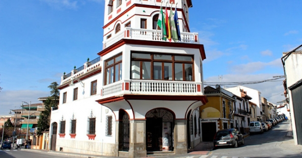 Fachada del Ayuntamiento de Pinos Puente (AYTO. PINOS PUENTE)