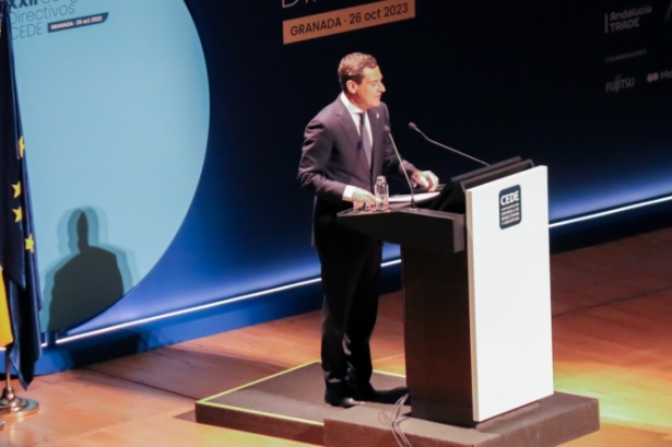 Juanma Moreno durante la clausura del Congreso CEDE (CRISTIAN FERNÁNDEZ(