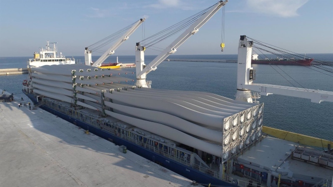 Europa respalda un proyecto para que el puerto de Motril (Granada) se convierta en Isla Verde. (PUERTO DE MOTRIL)