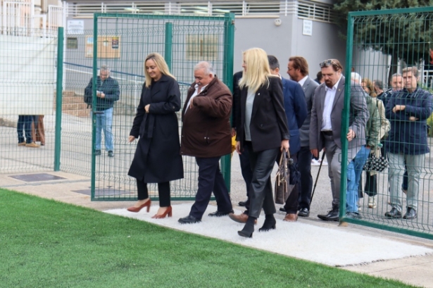 Imagen de la visita al Polideprotivo del Parque Nueva Granada (CRISTIAN FERNÁNDEZ)