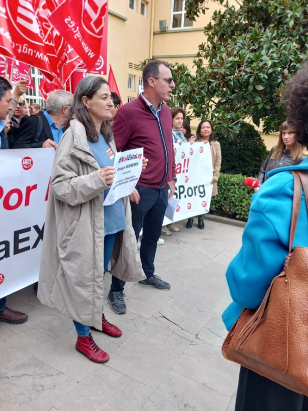 Concentración a las puertas de la EASP (CCOO)