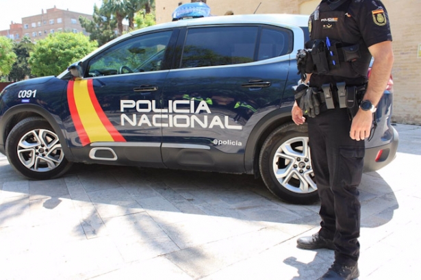 Imagen de archivo de un agente de la Policía Nacional (POLICÍA NACIONAL) Imagen de archivo de un agente de la Policía Nacional (POLICÍA NACIONAL)