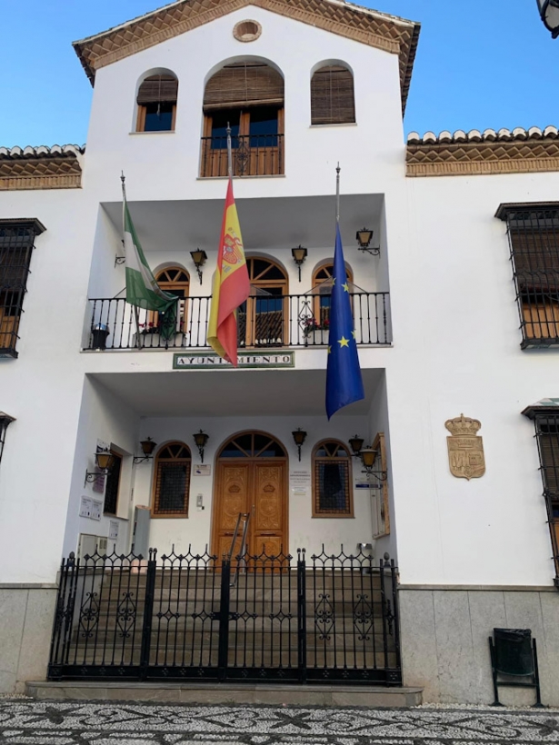 Fachada del Ayuntamiento de La Zubia (PP)