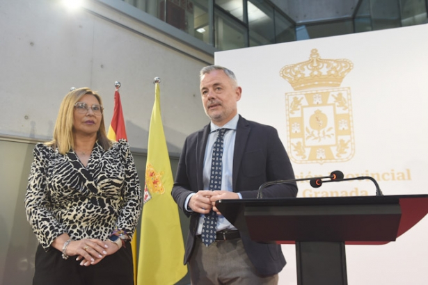 El portavoz del Equipo de Gobierno Provincial, Nicolás Navarro y la diputada de Economía, Ana María Molina (DIPGRA) El portavoz del Equipo de Gobierno Provincial, Nicolás Navarro y la diputada de Economía, Ana María Molina (DIPGRA)