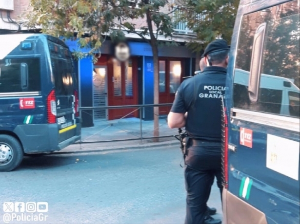 Dispositivo de control de la Policía Local de Granada en la zona de Pedro Antonio, el pasado septiembre (PERFIL DE LA POLICÍA LOCAL EN LA RED SOCIAL `X`) 