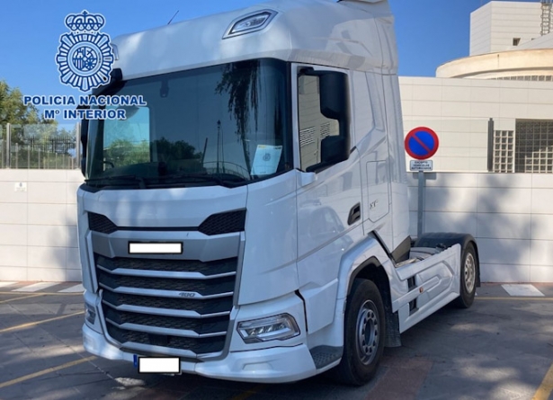 Cabeza tractora recuperada (POLICÍA NACIONAL) Cabeza tractora recuperada (POLICÍA NACIONAL)