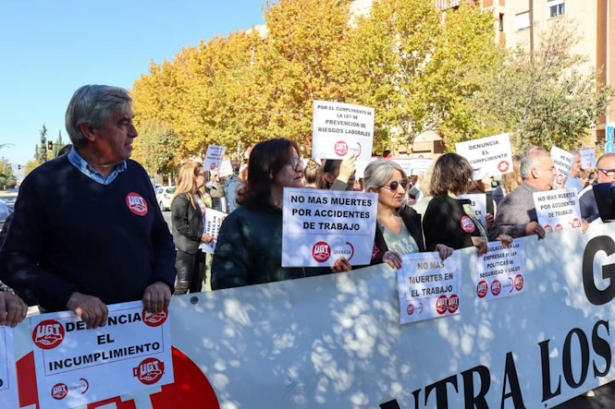 Concentración contra los accidentes laborales CRISTIAN FERNÁNDEZ)