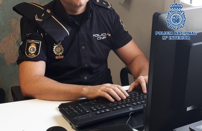 Agente de la Brigada de Extranjería y Fronteras (POLICIA NACIONA)