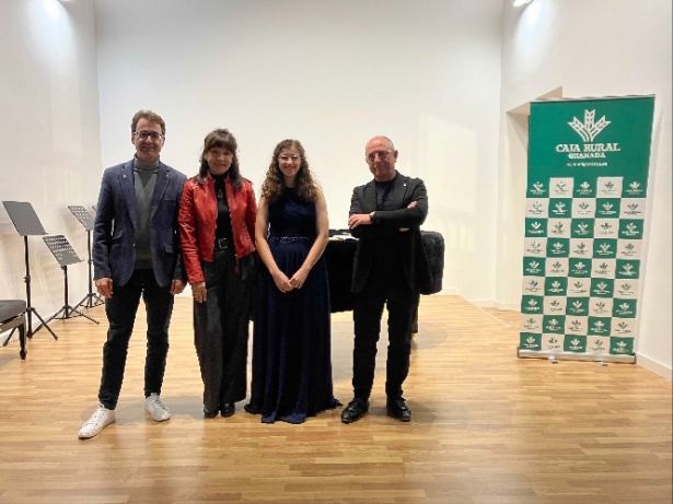 De izquierda a derecha, Ricardo J. Espigares Carrillo, Iluminada Pérez Frutos, Carla Román Vázquez y Paco Moya (AYTO. GUADIX) 