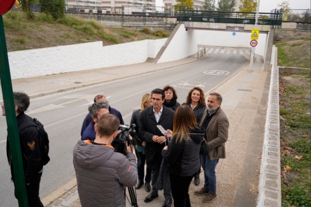 Imagen de la visita a La Chana (PSOE) 