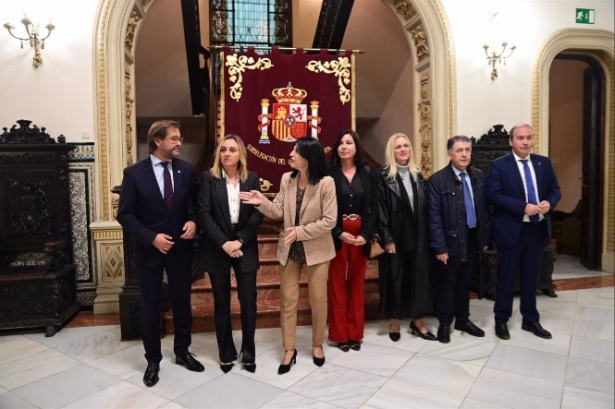 Representantes institucionales en la Subdelegación del Gobierno en Granada, donde se ha reunido la mesa sectorial contra los cortes de luz (JUNTA) 