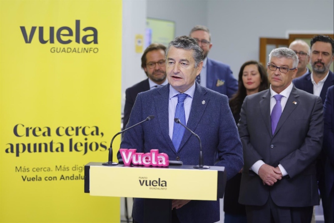 El Consejero de la Presidencia, Antonio Sanz, asiste a la presentación del Punto Vuela de Guadix (ÁLEX CÁMARA-EUROPA PRESS) 