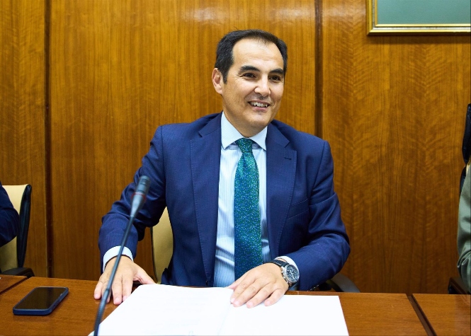 El consejero de Justicia, Administración Local y Función Pública, Jose Antonio Nieto, en comisión parlamentaria, en imagen de archivo (JOAQUIN CORCHERO-PARLAMENTO DE ANDALUCÍA) 